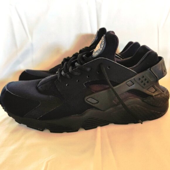 Nike Men\'s 2020 Air Huarache in Suede Triple Black, Size 9.5-10, EUC main image 5